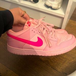 Triple Pink Nike dunks